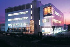 Almac and Queen’s University Belfast collaboration passes midpoint