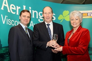 Almac wins Aer Lingus Viscount award for Overall Excellence
