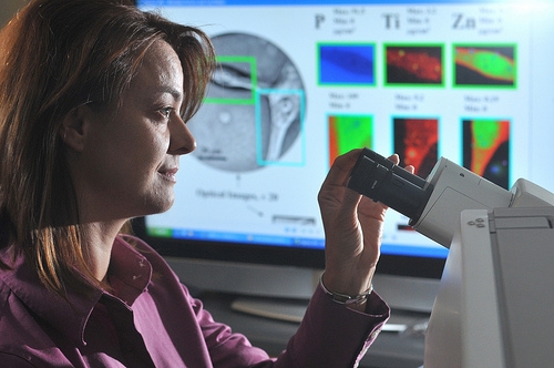 Argonne scientists develop targeted cancer treatment using nanomaterials