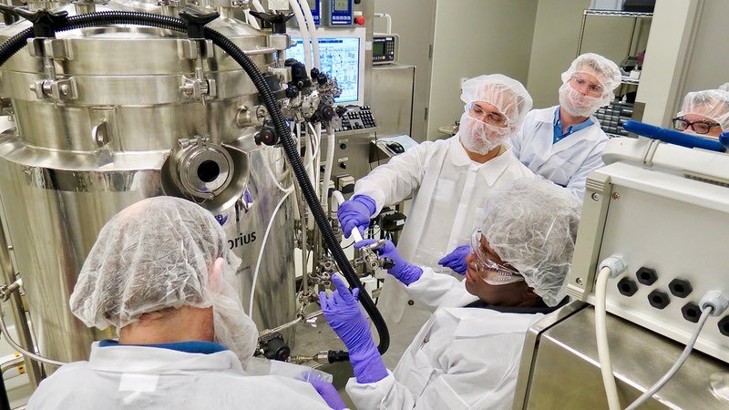 Participants in an upstream bioprocessing course complete a changeover procedure for the 300 L bioreactor in BTEC’s pilot-scale upstream suite.