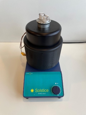 Uniqsis: Compact temperature-controlled batch photoreactor
