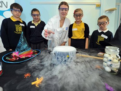 The children experience the wonders of dry ice with a demonstration of solid carbon dioxide
