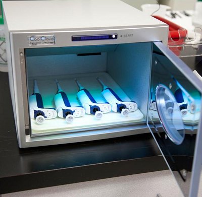 CoolCLAVE sterilises pipettes, gloves and plates