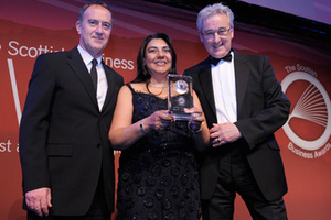 Dr Rabinder Buttar scoops Female Entrepreneur of the Year Award