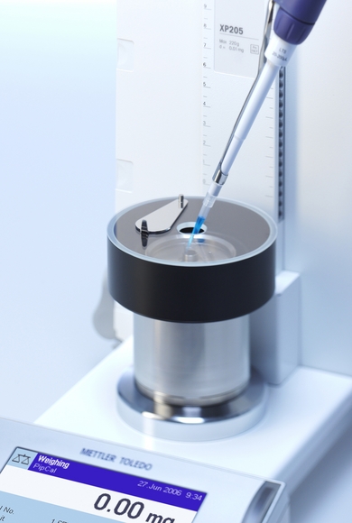 Ergonomic pipette calibration with METTLER TOLEDO analytical balances