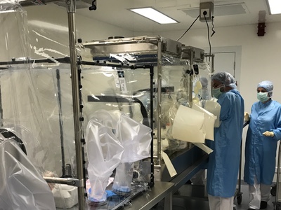 First clinical batch made in a disposable isolator