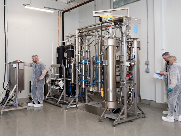 First CO<sub>2</sub> botanical extractor at WeedMed enters operation 