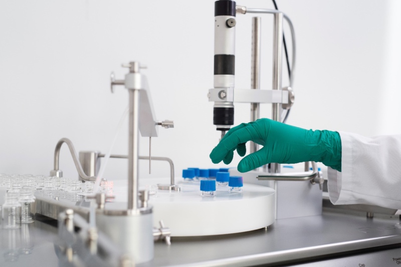 Flexicon optimises Rossix’s small batch filling and capping process