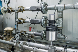 Flow control in pneumatic conveying