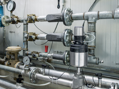 Flow control in pneumatic conveying