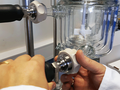 Glass reactor accessories minimise downtime for vessel changeover