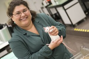 Greek scientist wins animal research education award