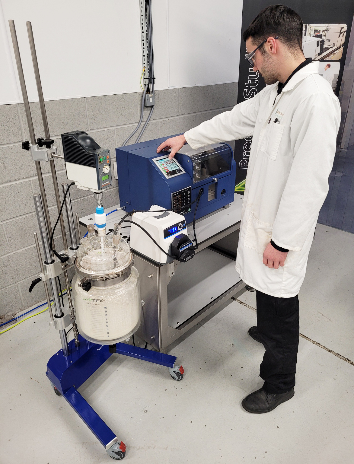 Improved reaction vessel switching in flow chemistry