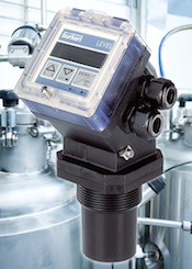 Level transmitter measures across complex tank shapes