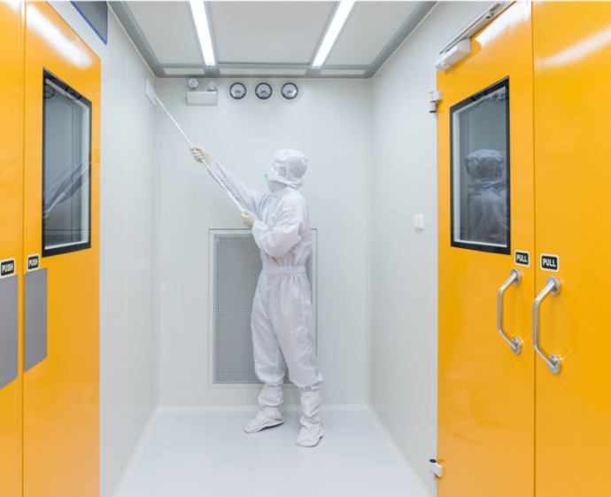 Maintaining cleanrooms in a validated state