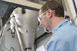 Model-based optimisation of mixed solvent systems for spray drying
