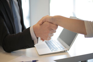 Moderna and Thermo Fisher sign long-term manufacturing agreement