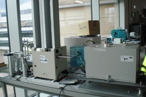 On-line sale of pharmaceutical research and development equipment