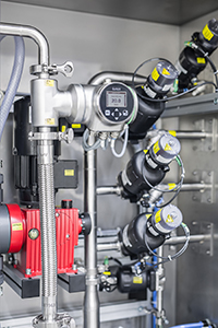 The compact pharmaceutical universal cleaning system PUR is designed specifically for cleaning containers of a variety of sizes