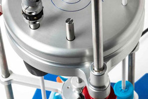 Powerful parallel reaction stirring system
