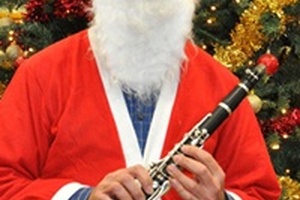 Serenading ceo plays for charity