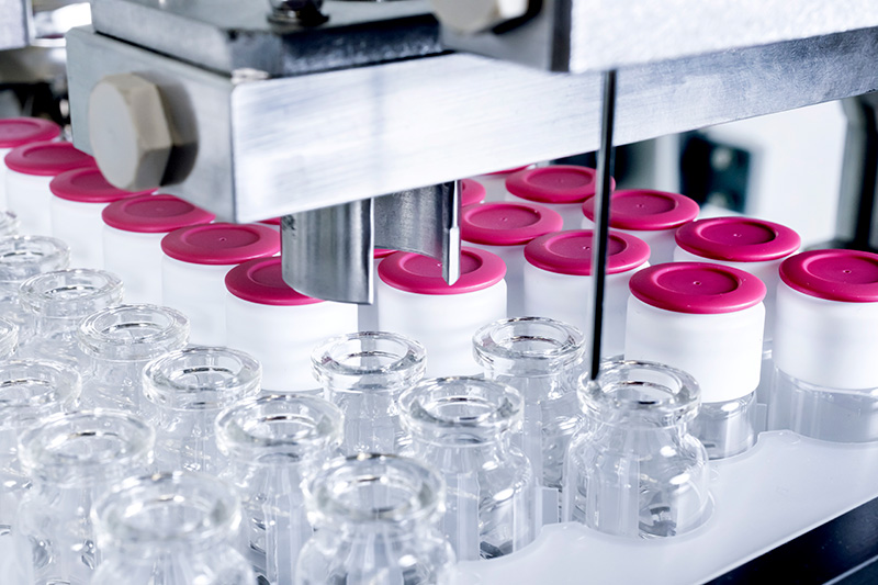 Fig. 2 - Filling and capping process detail in the RNFM for Lab with RayDyLyo closure system