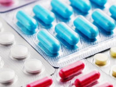 The colouration of tablets and capsules